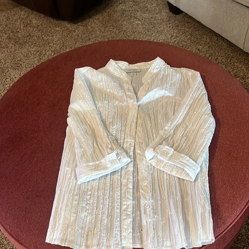 White 3/4 sleeve shirt